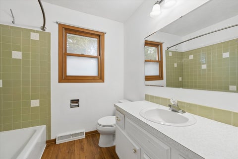 Tiny photo for 2423 E 32nd Street, Davenport, IA 52807 (MLS # 12749809)
