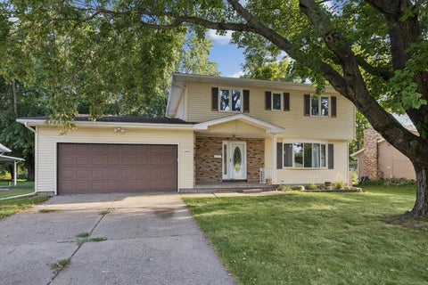 Tiny photo for 2423 E 32nd Street, Davenport, IA 52807 (MLS # 12749809)