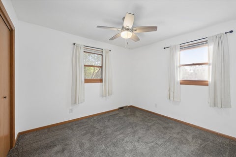 Tiny photo for 2423 E 32nd Street, Davenport, IA 52807 (MLS # 12749809)