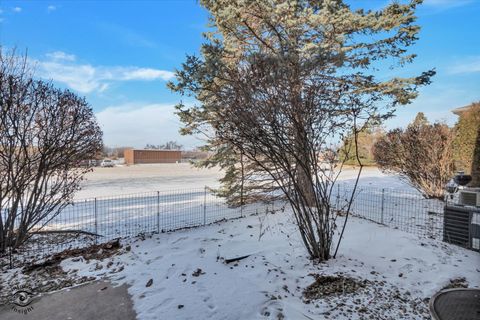 Tiny photo for 5251 W 157TH Street #6, Oak Forest, IL 60452 (MLS # 12553345)