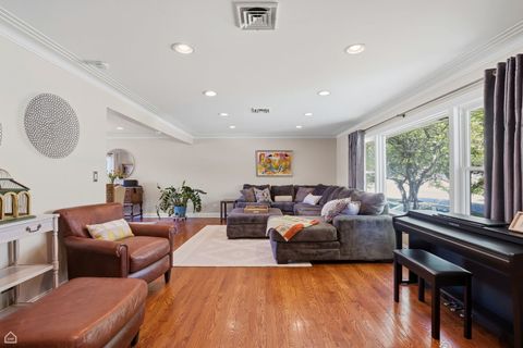 Tiny photo for 9632 Massasoit Avenue, Oak Lawn, IL 60453 (MLS # 12634564)