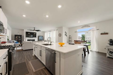 Tiny photo for 1009 Persimmon Court, Crystal Lake, IL 60012 (MLS # 12490686)