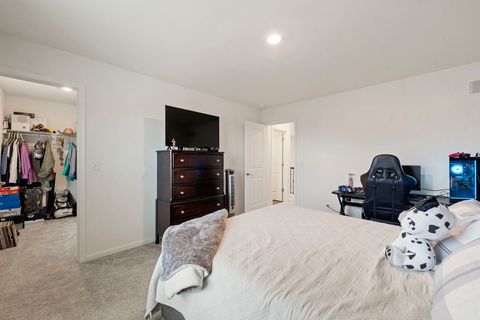 Tiny photo for 1009 Persimmon Court, Crystal Lake, IL 60012 (MLS # 12490686)
