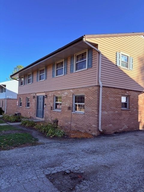 625/627 Westmoreland Drive Vernon Hills IL 60061