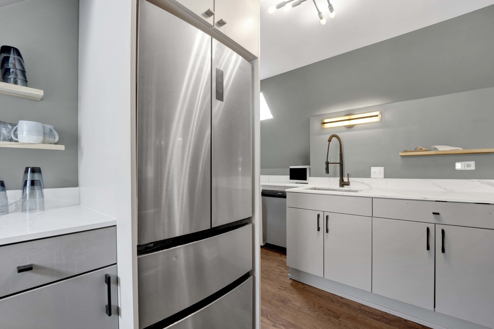 1625 W Hollywood Avenue 3