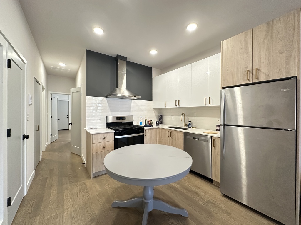 841 N Mozart Street 3F