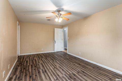 Tiny photo for 3000 W KENT Street, Carbondale, IL 62901 (MLS # EB459866)