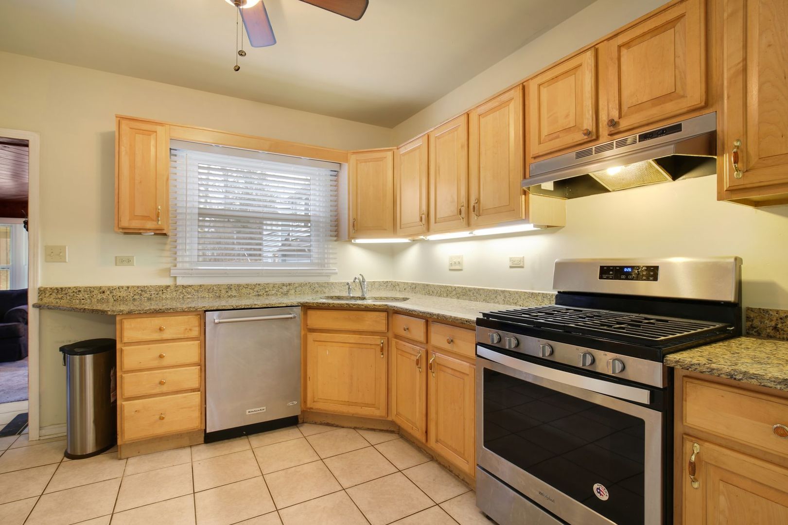 101 W MAPLE Avenue