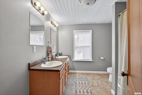 Tiny photo for 803 HOLMES Street, Bettendorf, IA 52722 (MLS # QC4269482)