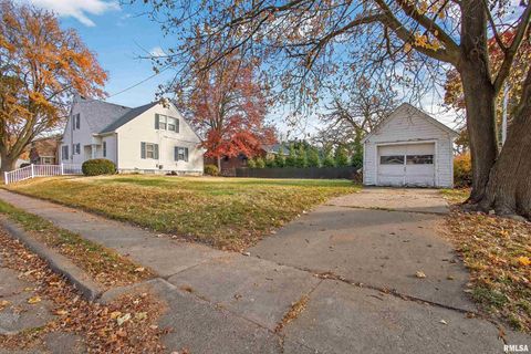 Tiny photo for 803 HOLMES Street, Bettendorf, IA 52722 (MLS # QC4269482)