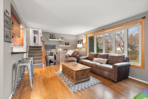 Tiny photo for 2231 S Bradford Drive, Wheaton, IL 60189 (MLS # 12519699)