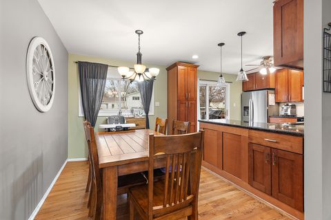 Tiny photo for 2231 S Bradford Drive, Wheaton, IL 60189 (MLS # 12519699)