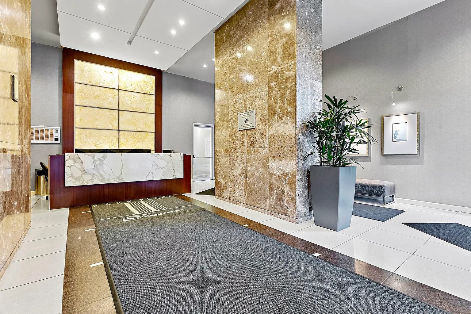 655 W IRVING PARK Road 3804