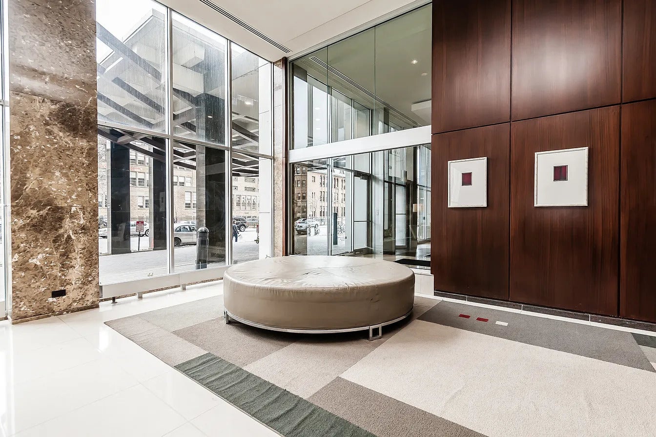 655 W IRVING PARK Road 3804
