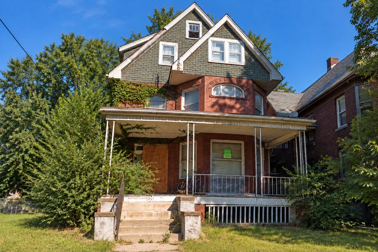 805 NE Perry Avenue