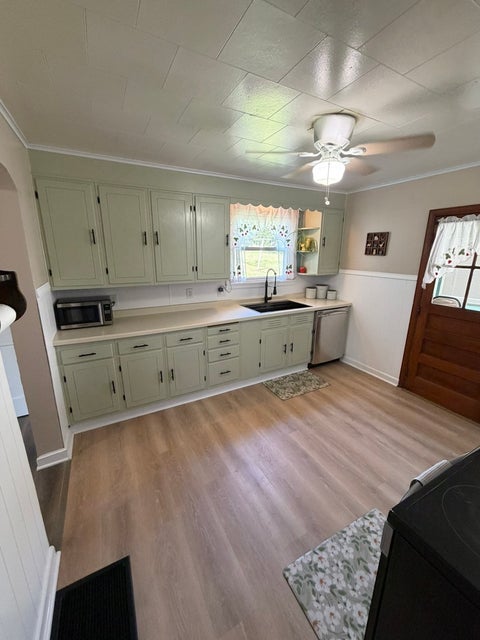 Tiny photo for 334 23rd Place, Clinton, IA 52732 (MLS # 12759437)