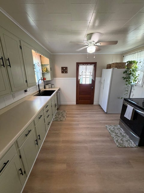 Tiny photo for 334 23rd Place, Clinton, IA 52732 (MLS # 12759437)