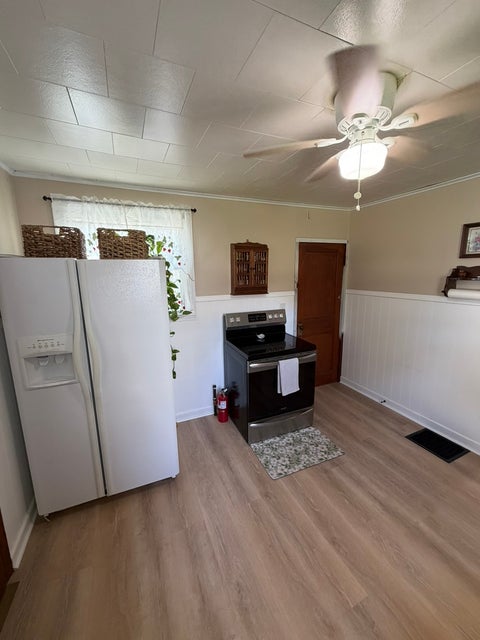 Tiny photo for 334 23rd Place, Clinton, IA 52732 (MLS # 12759437)
