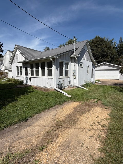 Tiny photo for 334 23rd Place, Clinton, IA 52732 (MLS # 12759437)