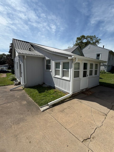 Tiny photo for 334 23rd Place, Clinton, IA 52732 (MLS # 12759437)