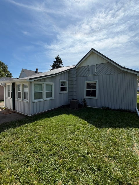 Tiny photo for 334 23rd Place, Clinton, IA 52732 (MLS # 12759437)