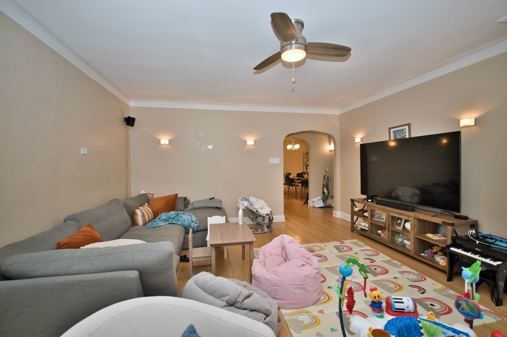 6609 N Artesian Avenue