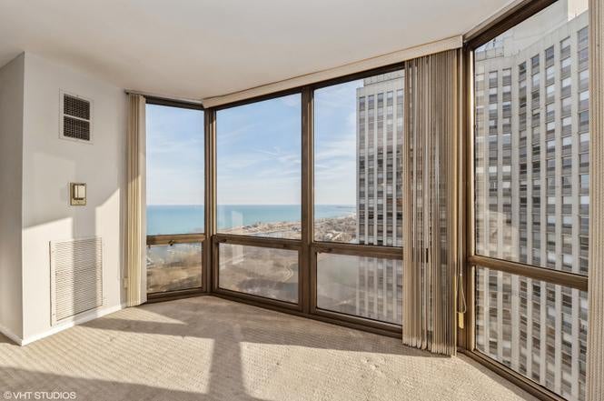 2650 N Lakeview Avenue 3506