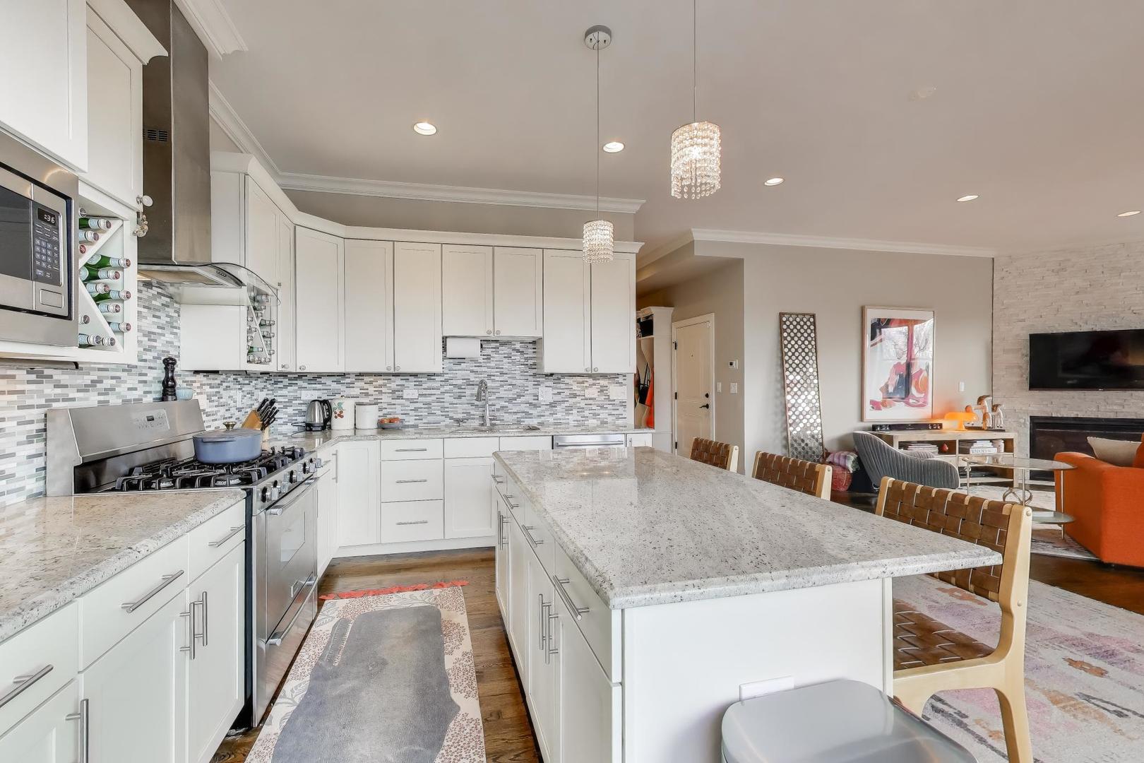 2752 W Argyle Street 4