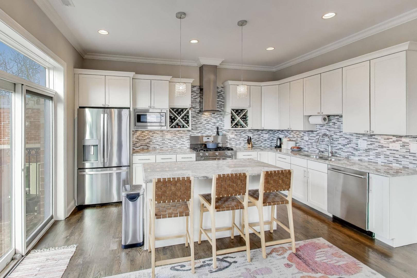 2752 W Argyle Street 4