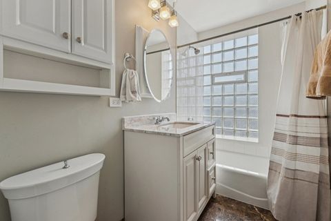 Tiny photo for 4144 N SHERIDAN Road #510, Chicago, IL 60613 (MLS # 12492027)