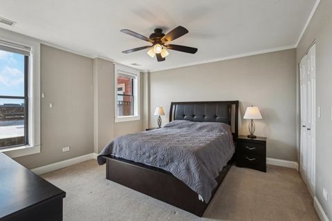 Tiny photo for 4144 N SHERIDAN Road #510, Chicago, IL 60613 (MLS # 12492027)