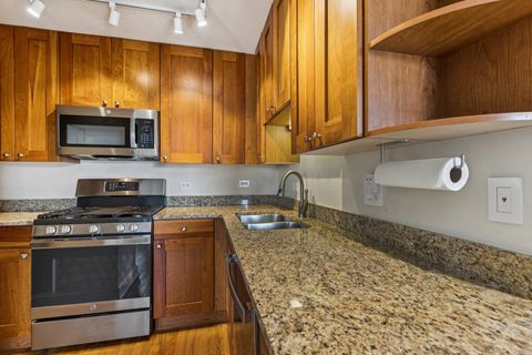 Tiny photo for 4144 N SHERIDAN Road #510, Chicago, IL 60613 (MLS # 12492027)