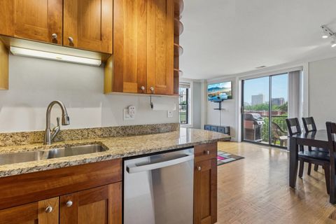 Tiny photo for 4144 N SHERIDAN Road #510, Chicago, IL 60613 (MLS # 12492027)