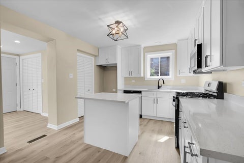 Tiny photo for 937 Pamela Drive, Bensenville, IL 60106 (MLS # 12776315)