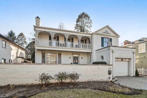 Tiny photo for 324 Davis Street, Evanston, IL 60201 (MLS # 12581311)