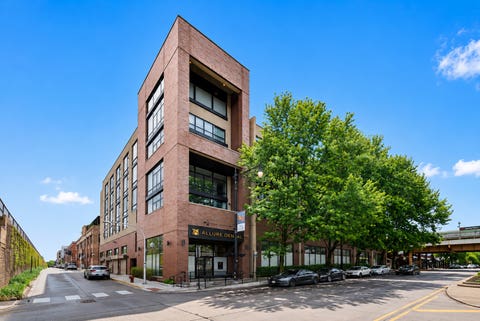 Photo of 3946 N Ravenswood Avenue #411, Chicago, IL 60613 (MLS # 12742771)