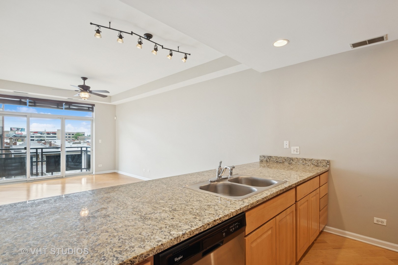 2307 W Wolfram Street 413