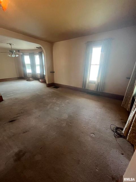 Tiny photo for 1109 S MICHIGAN Street, Davenport, IA 52802 (MLS # QC4264137)