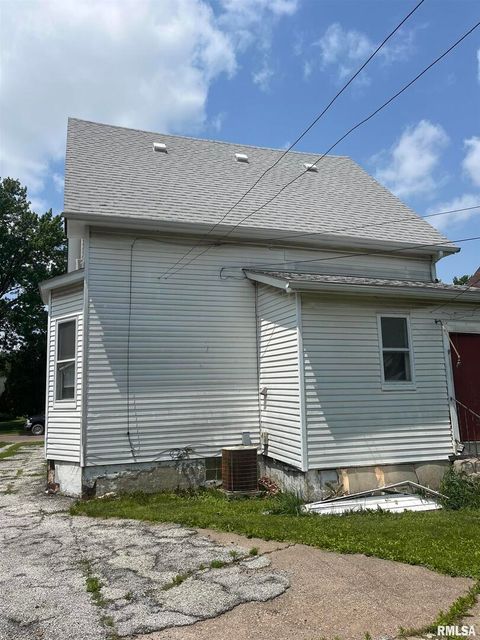 Tiny photo for 1109 S MICHIGAN Street, Davenport, IA 52802 (MLS # QC4264137)