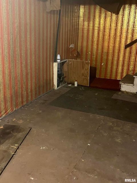 Tiny photo for 1109 S MICHIGAN Street, Davenport, IA 52802 (MLS # QC4264137)