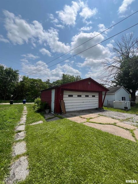 Tiny photo for 1109 S MICHIGAN Street, Davenport, IA 52802 (MLS # QC4264137)