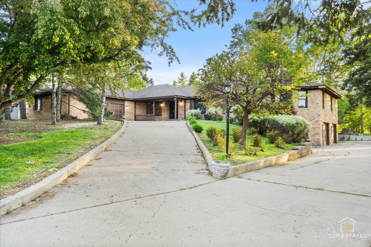 21824 Cambridge Drive