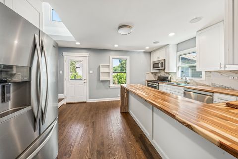 Tiny photo for 9725 Normandy Avenue, Oak Lawn, IL 60453 (MLS # 12502890)