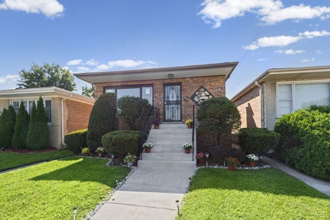 Photo of 658 Hoxie Avenue, Calumet City, IL 60409 (MLS # 12734371)