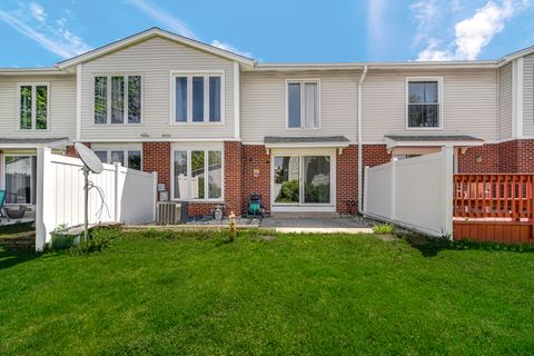 Tiny photo for 406 Hummingbird Court, Deerfield, IL 60015 (MLS # 12623545)
