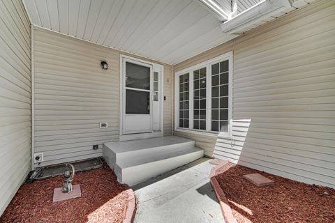 Tiny photo for 406 Hummingbird Court, Deerfield, IL 60015 (MLS # 12623545)