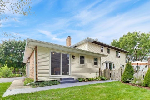 Tiny photo for 925 Hidden Lake Road, Naperville, IL 60565 (MLS # 12752098)