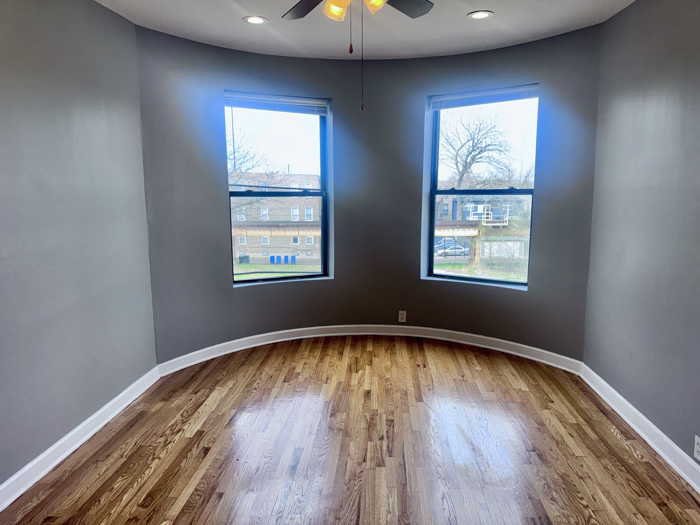 4949 S CALUMET Avenue 3S