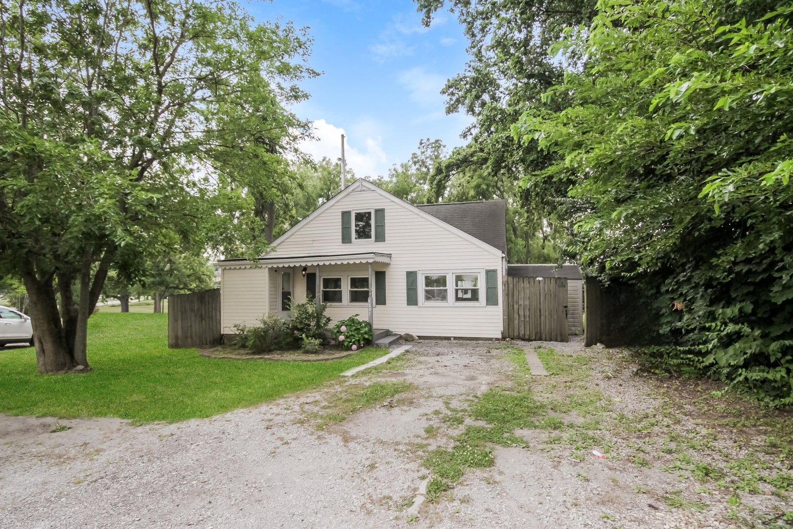 1107 E Joliet Street