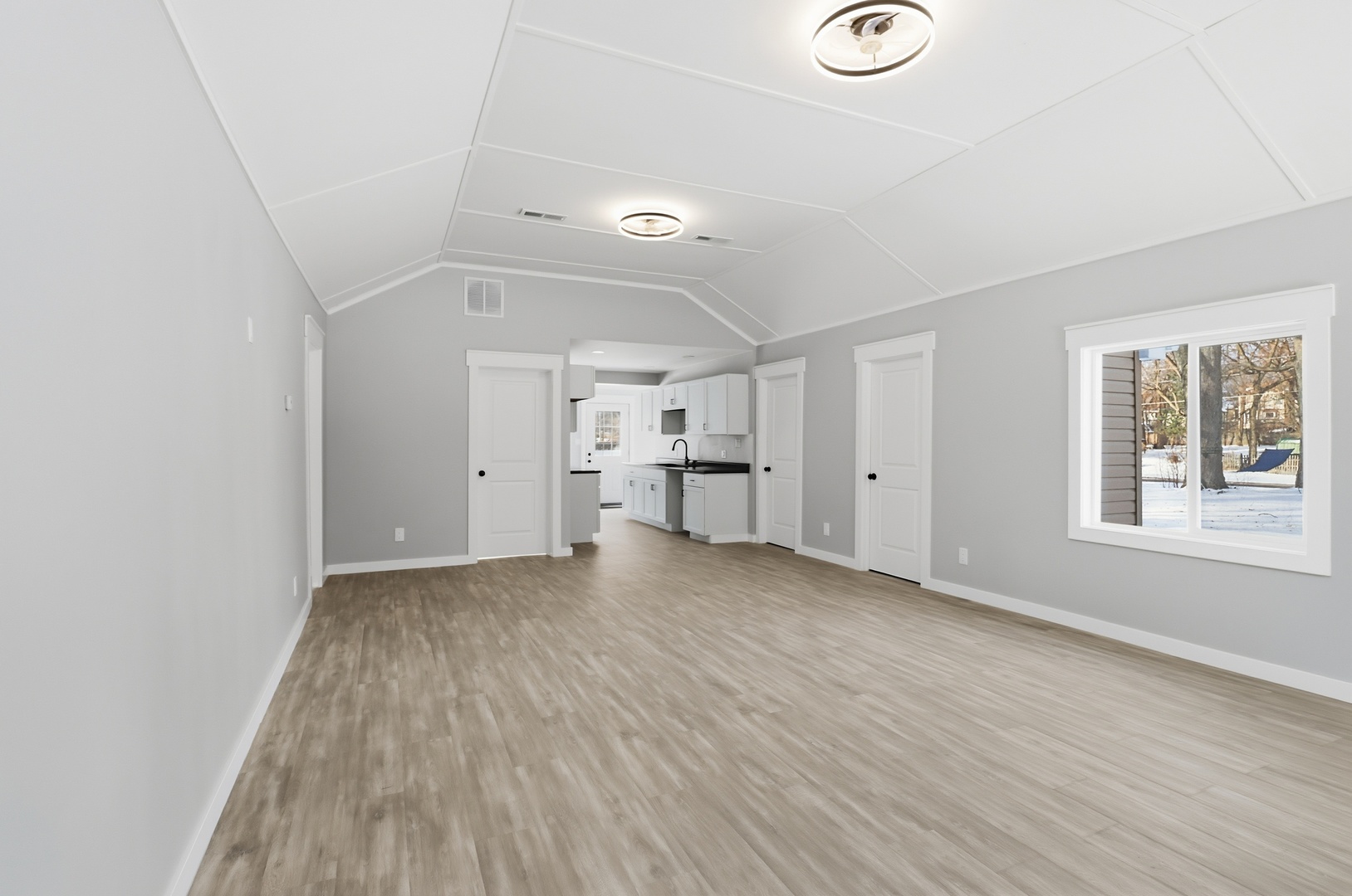 39470 N Woodland Avenue